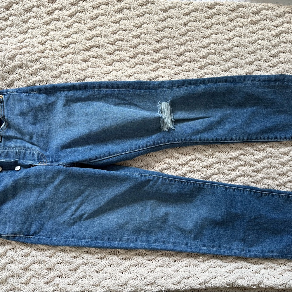Stylish Blue Distressed Jeans